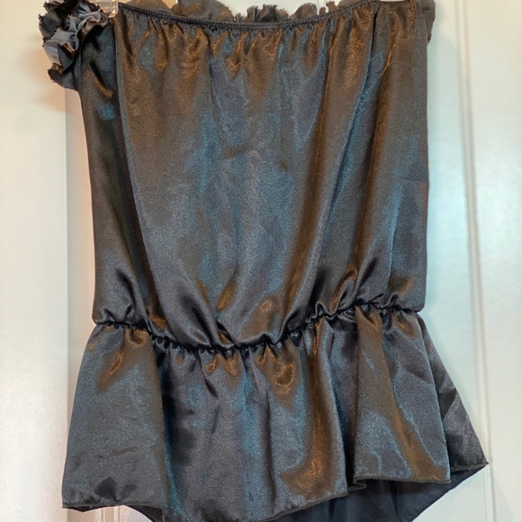 Cute Shiny Satin Strapless Ruffle Lined Top - Picture 3 of 9